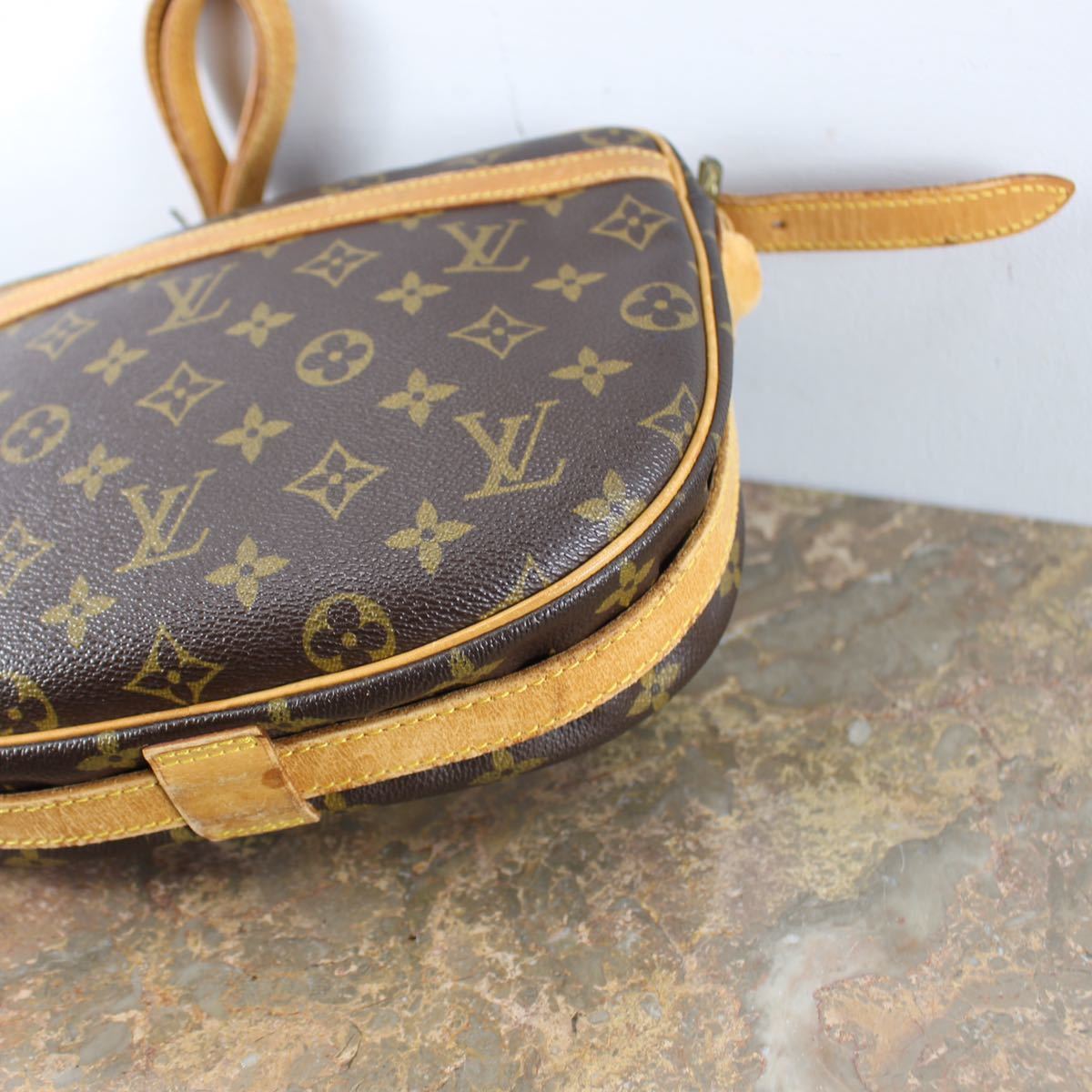 LOUIS VUITTON M51226 MI8904 MONOGRAM PATTERNED SHOULDER BAG LOUIS VUITTON M51226 MI8904 MONOGRAM PATTERNED SHOULDER BAG