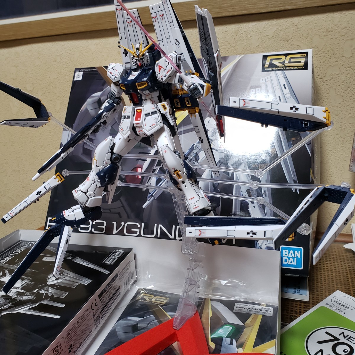 完成品 RG リアルグレード ν GUNDAM ニュー ガンダム W フィンファンネル 拡張ユニット 模型 BANDAI バンダイ