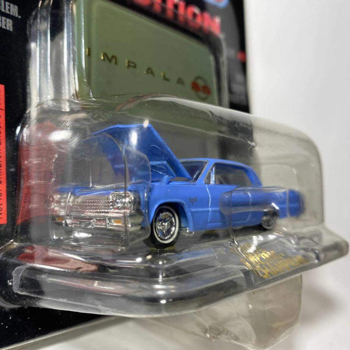 RACING CHAMPIONS 1/64 1964 CHEVY IMPARA SS Chevy Impala выгорел цвет 