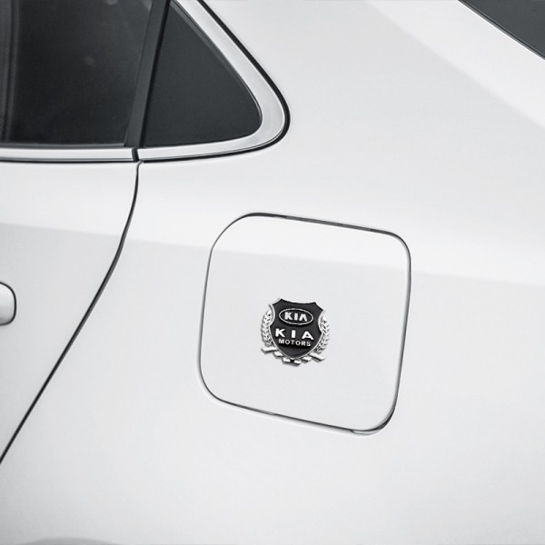 【新品・即決】3D アウディ Audi シルバー ステッカー 5.1cm×5.4cm 2枚 給油口 ボディ ガラス_画像3