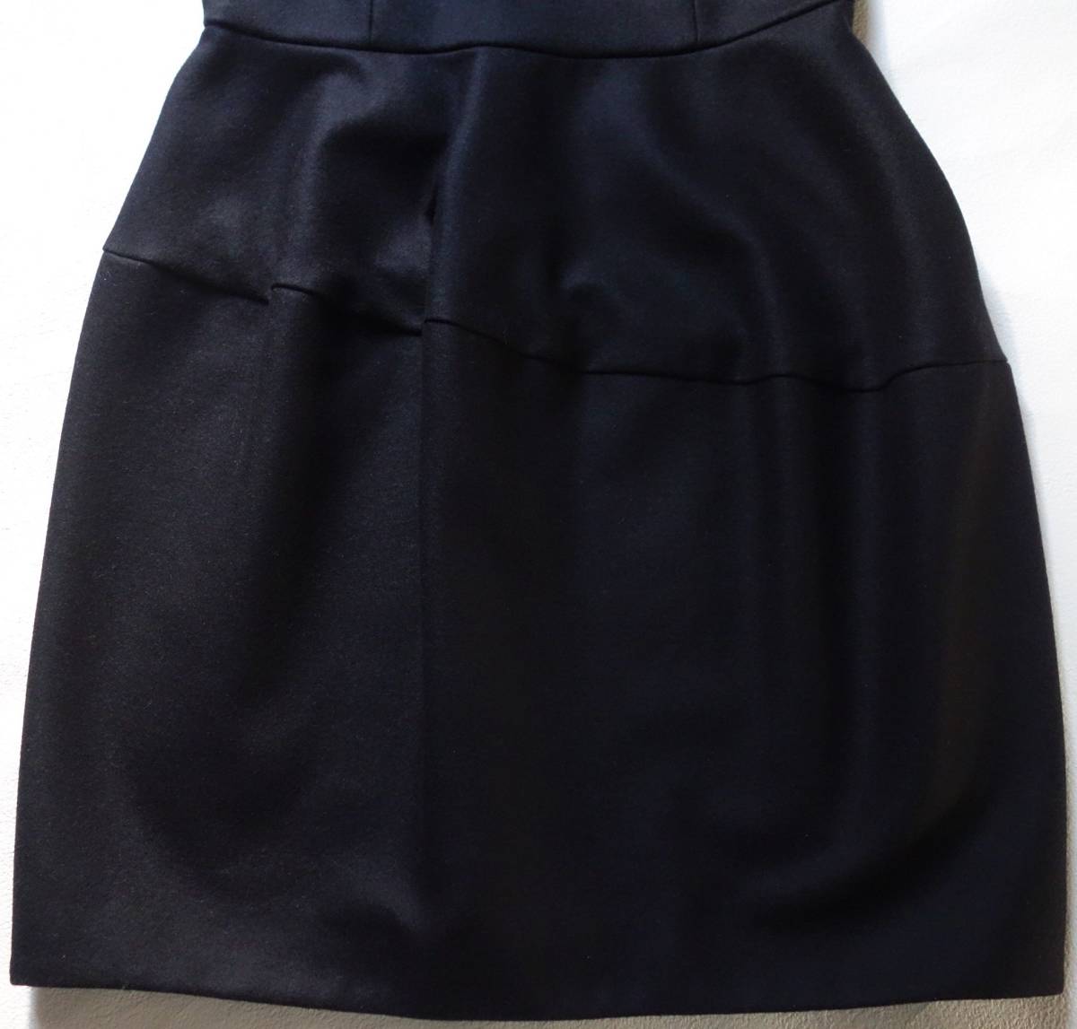 美品YOKO CHANヨーコチャン ウールVネック バルーンワンピース 美品YOKO CHANヨーコチャン ウールVネック バルーンワンピース