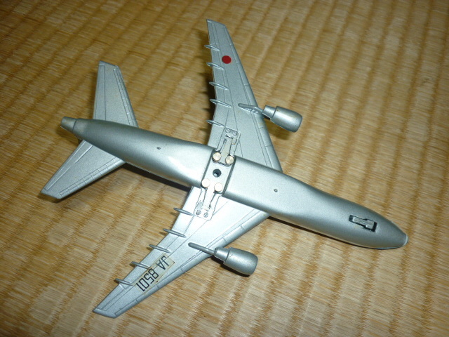 ■未使用 希少 1970年代 共箱付き！全日空商事 トライスター（TriStar） ダイキャスト製 1/300 JA8501 全長18cm_画像5