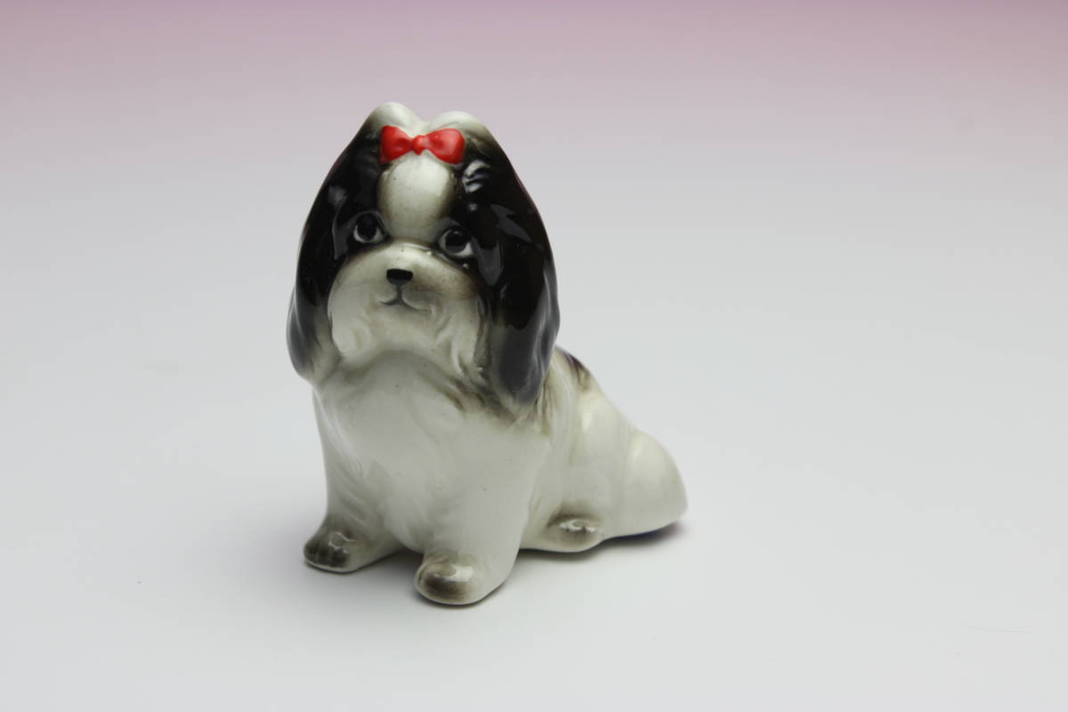 陶器 ミニチュアドッグ シーズー ブラック&ホワイト パーティカラー 犬フィギュア 新品 日本製 瀬戸物 ハート型ケース オーナメント 小型犬_ハンドペイントの為、模様は若干異なります