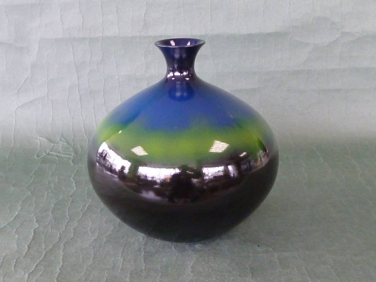 花瓶　鈴三彩　虹色模様　高さ１５ｃｍ　銅鋳物製　新品