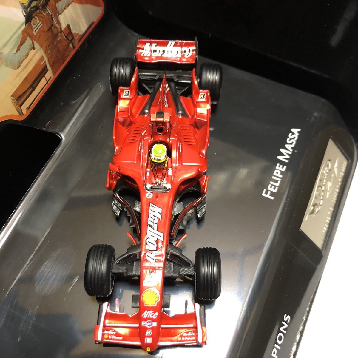 超激レア希少モデル！HOT WHEELS Racing！FERRARI 2007 CONSTRUCTOR's CHAMPIONS F2007！ライコネン・マッサ！タバコ仕様！限定品モデル！_画像9