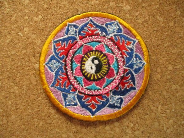 90s 陰陽ネパール横振り刺繍パッチ ワッペン/タウカン花スカジャン桐生アジア横須賀アメリカ70sヒッピー平和オーム雑貨アジアン仏教オムA_画像1