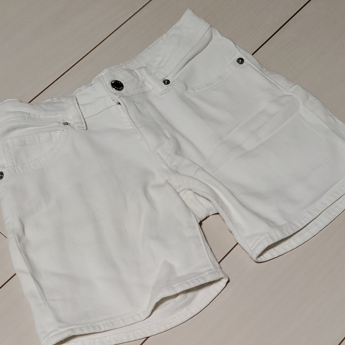 Paypayフリマ 着用1回 ユニクロ ストレッチデニム ショートパンツ 白 130 Paypayフリマ 着用1回 ユニクロ ストレッチデニム ショートパンツ 白 130