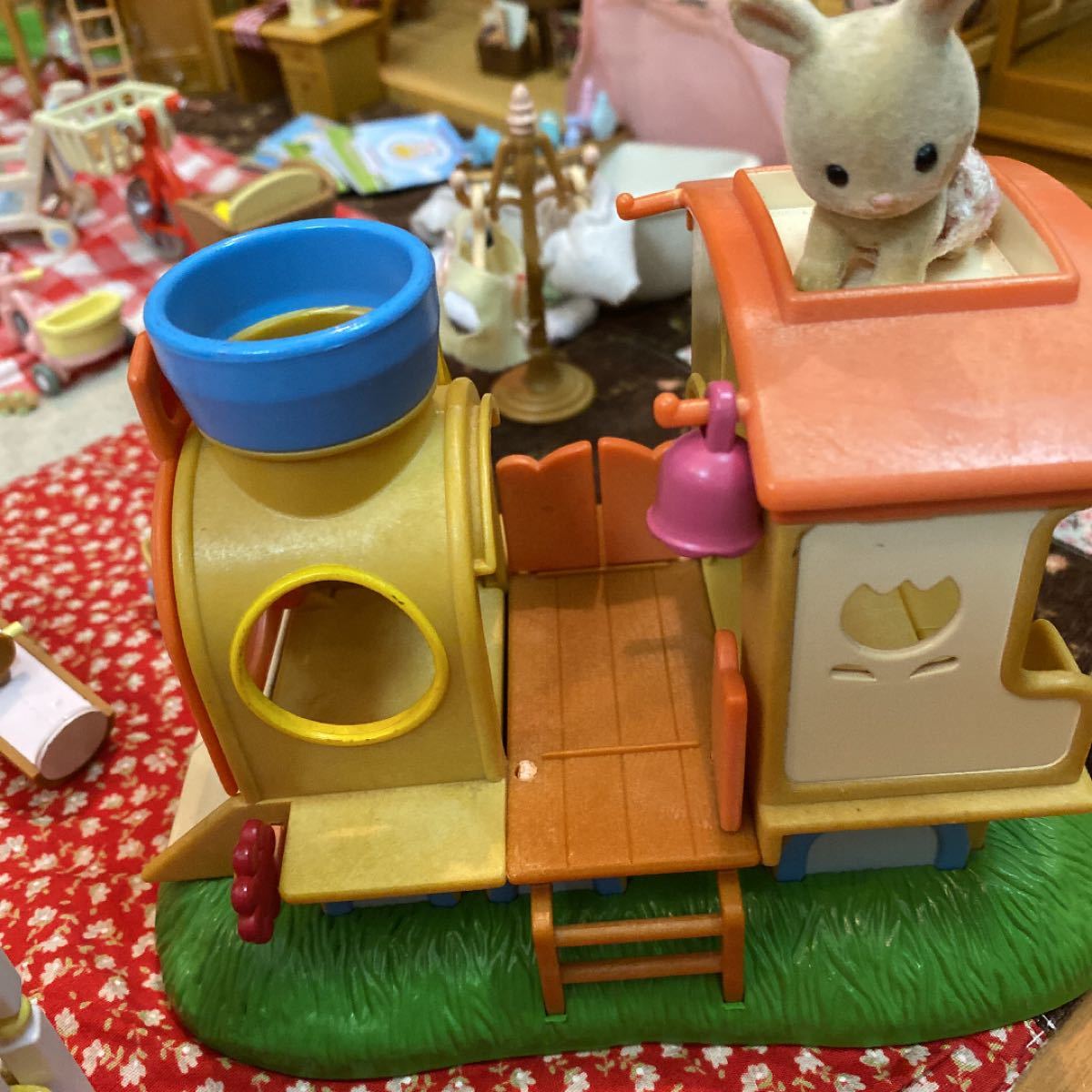 Paypayフリマ シルバニアファミリー 家 乗り物 人形 小物 色々セット 手作りマット付き Paypayフリマ シルバニアファミリー 家 乗り物 人形 小物 色々セット 手作りマット付き
