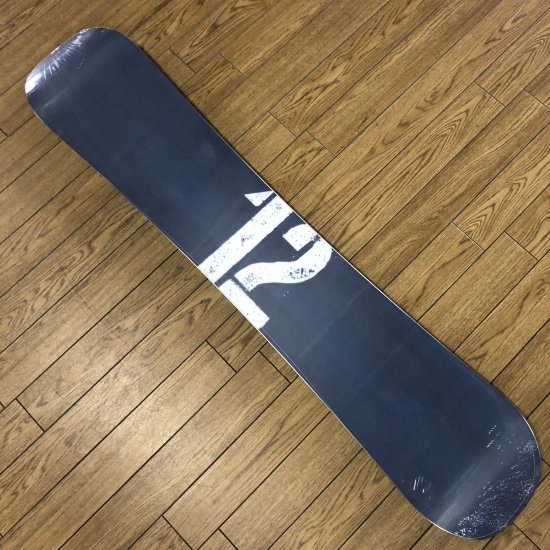 送料無料お得 TWELVE トゥエルブ153cm ツインチップ国産オガサカ製の