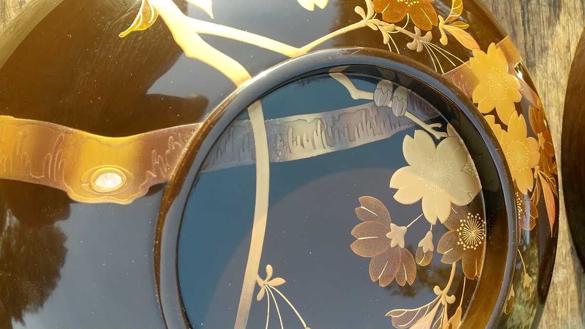 桜意匠蒔絵 大平(大きく平らな椀) 二個組 木箱有り 和の演出素材 螺鈿 漆器 民具_画像9