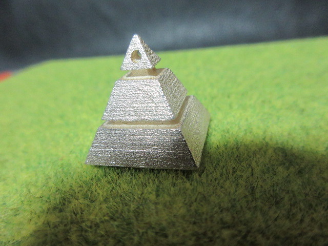 【シルバー925 アクセサリー】 Pyramid Pendant - Natural