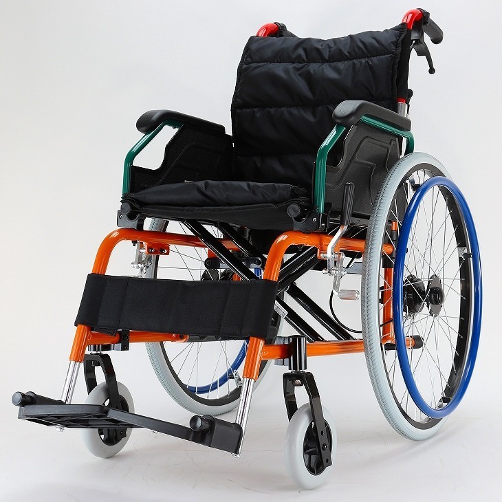 車椅子 自走用 軽量 折りたたみ 跳ね上げ式 多機能 カラフル 送料無料 カドクラ KADOKURA スニーカー B104-AS_画像3