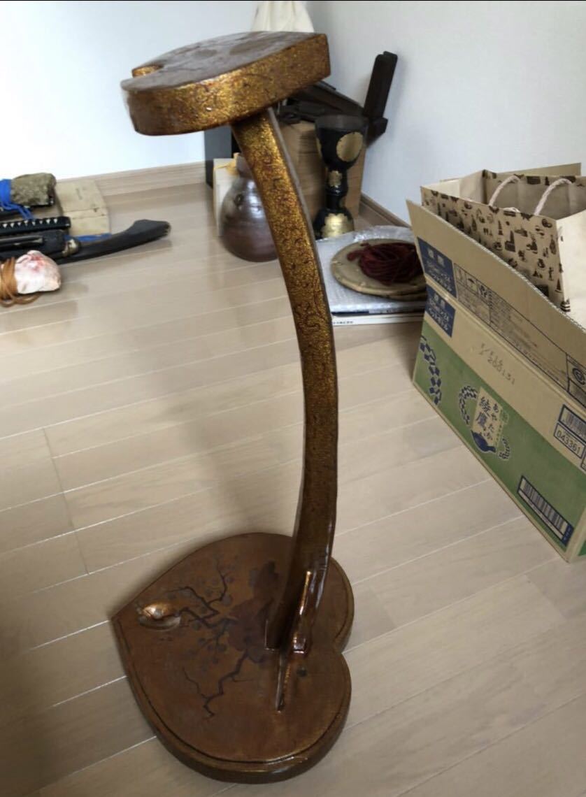 最上作 金蒔絵 刀掛 1本掛け 象嵌 螺鈿 江戸期 唐草 高さ 64cm 最上作 金蒔絵 刀掛 1本掛け 象嵌 螺鈿 江戸期 唐草 高さ 64cm