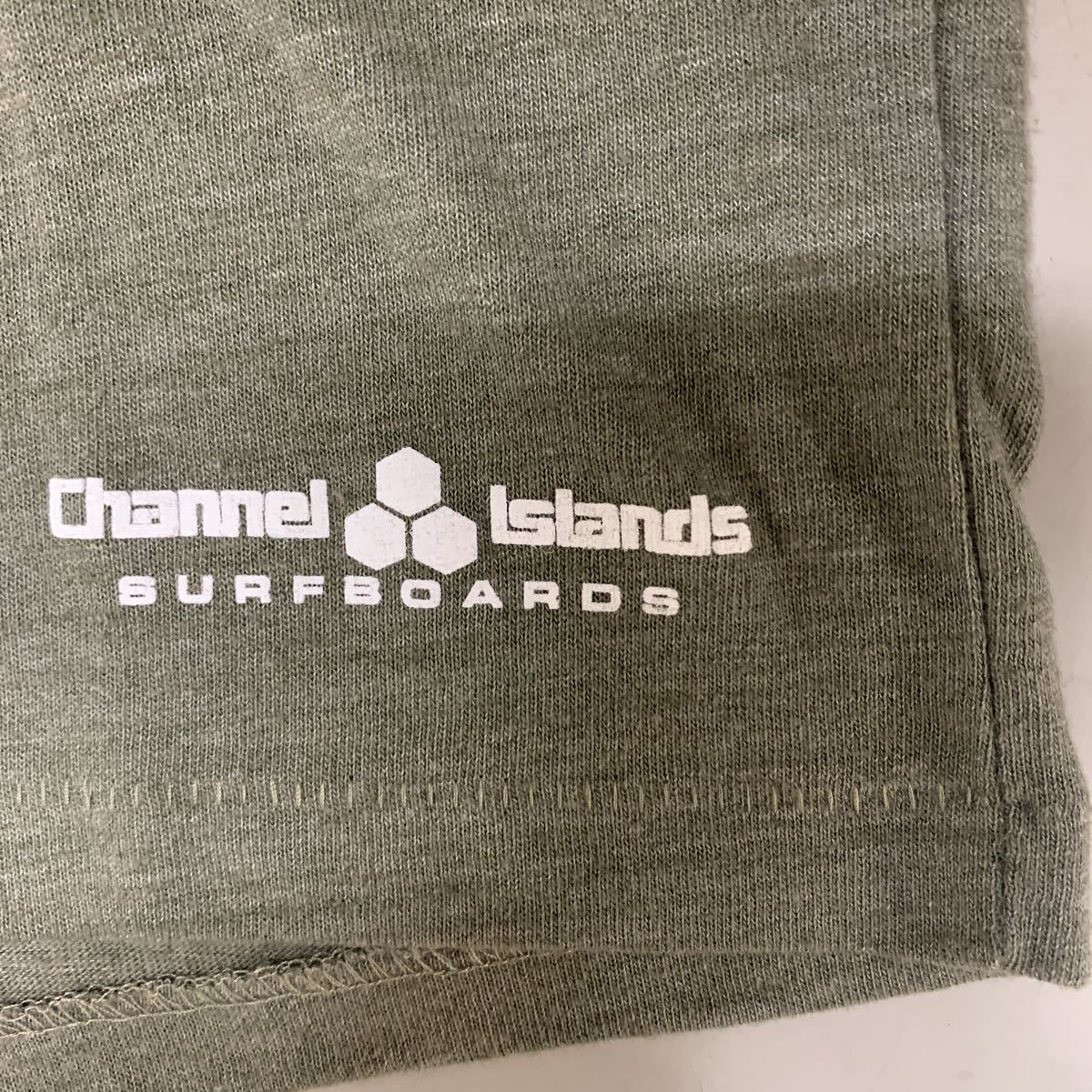 Channel Islands チャネルアイランズ Tシャツ 半袖 未使用 メンズ Mサイズ カーキ khaki サーフボード バートン Vネックの画像3