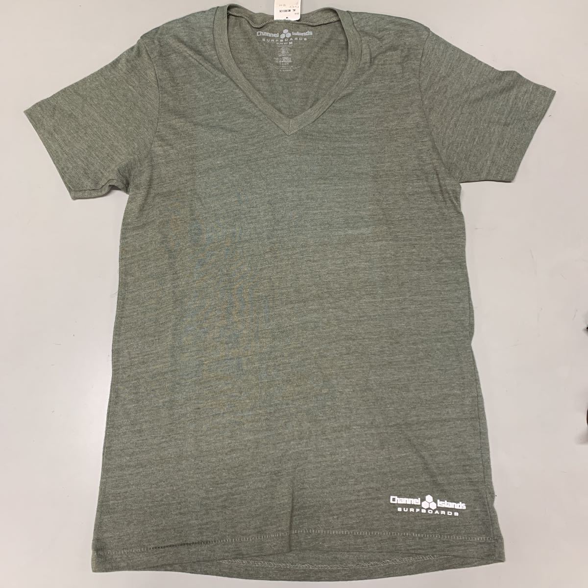 Channel Islands チャネルアイランズ Tシャツ 半袖 未使用 メンズ Mサイズ カーキ khaki サーフボード バートン Vネックの画像1