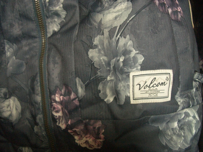 送料込 新品 VOLCOM ボルコム 上下セット サイズXS 女性 花柄 送料込 新品 VOLCOM ボルコム 上下セット サイズXS 女性 花柄