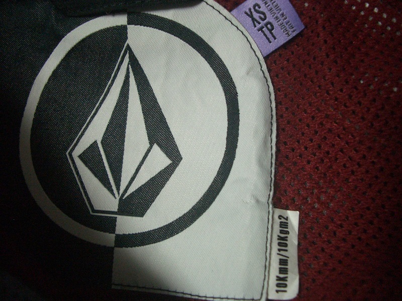 送料込 新品 VOLCOM ボルコム 上下セット サイズXS 女性 花柄 送料込 新品 VOLCOM ボルコム 上下セット サイズXS 女性 花柄
