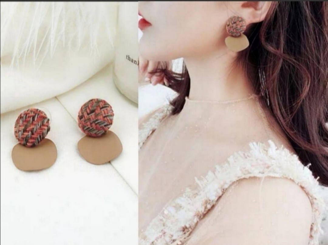 Paypayフリマ レディースピアス 丸いプレートの可愛いピアス No 042 Paypayフリマ レディースピアス 丸いプレートの可愛いピアス No 042