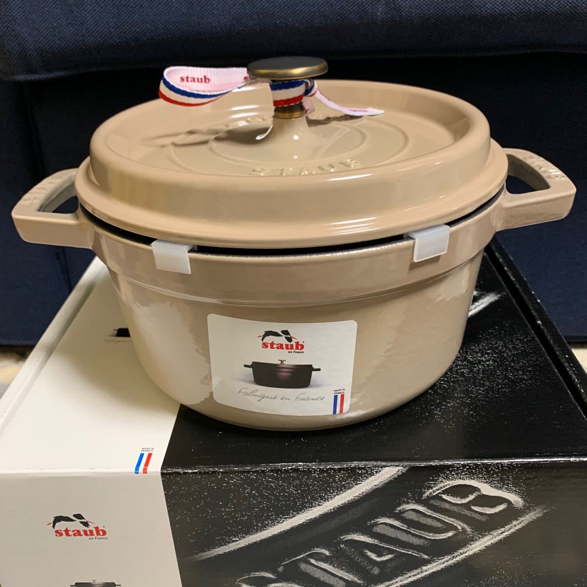 未使用　STAUB ピコ・ココット　ラウンド　リネン　20cm 廃盤色 ストウブ ココット ホーロー 両手鍋