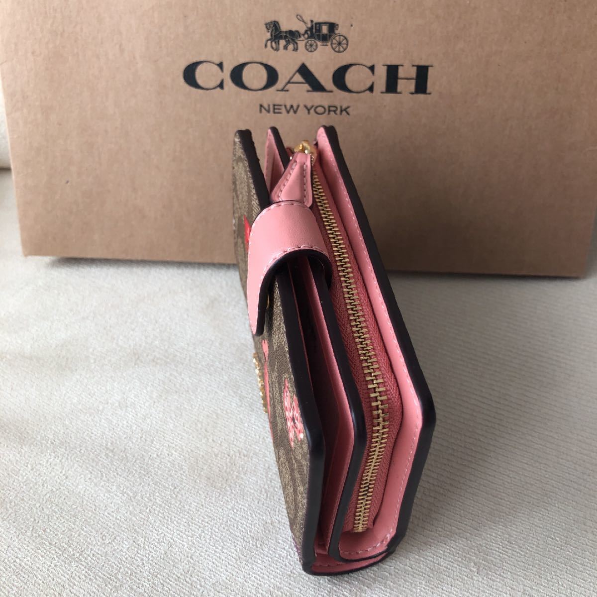 2020-21年秋冬新作 新品 COACH 二つ折り財布 シグネチャー 2020-21年秋冬新作 新品 COACH 二つ折り財布 シグネチャー