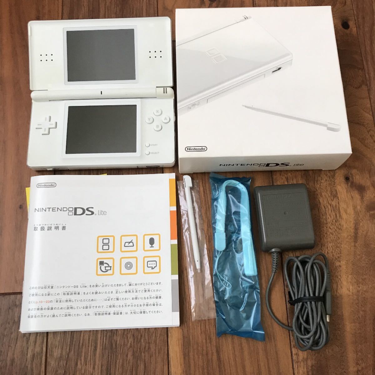 ニンテンドーDS Lite Crystal White