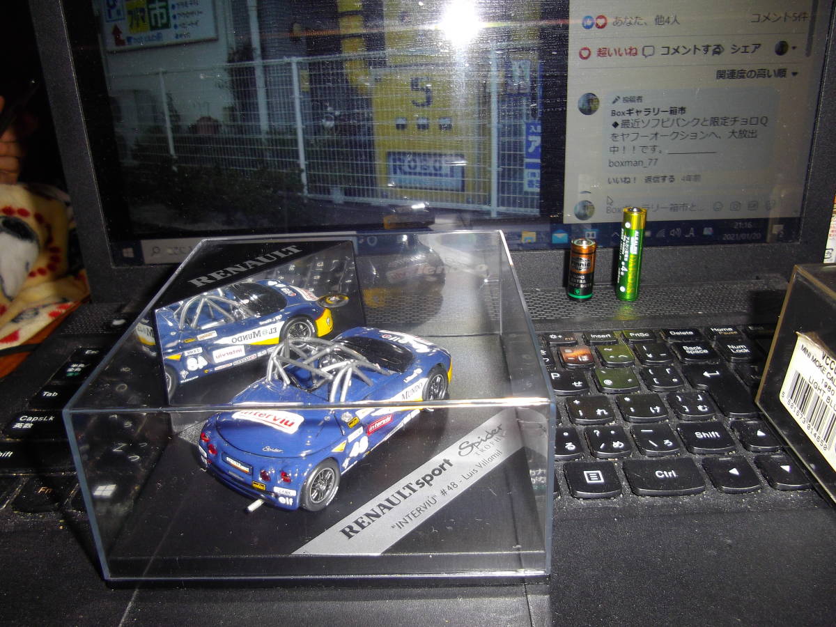 激レアなミラー付きケース入りです。