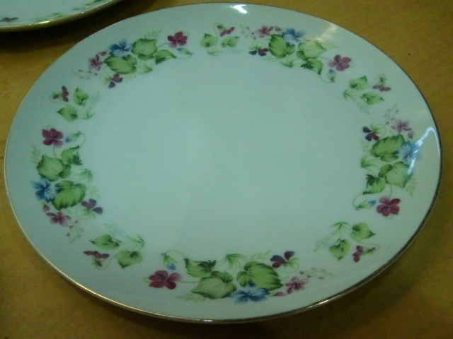昭和レトロな花柄の食器セット、無地・小皿・取り皿・中皿・一部欠け 