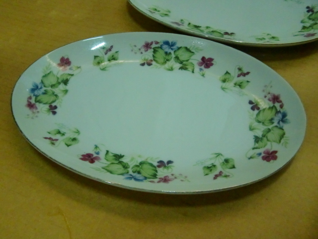 昭和レトロな花柄の食器セット、無地・小皿・取り皿・中皿・一部欠け 