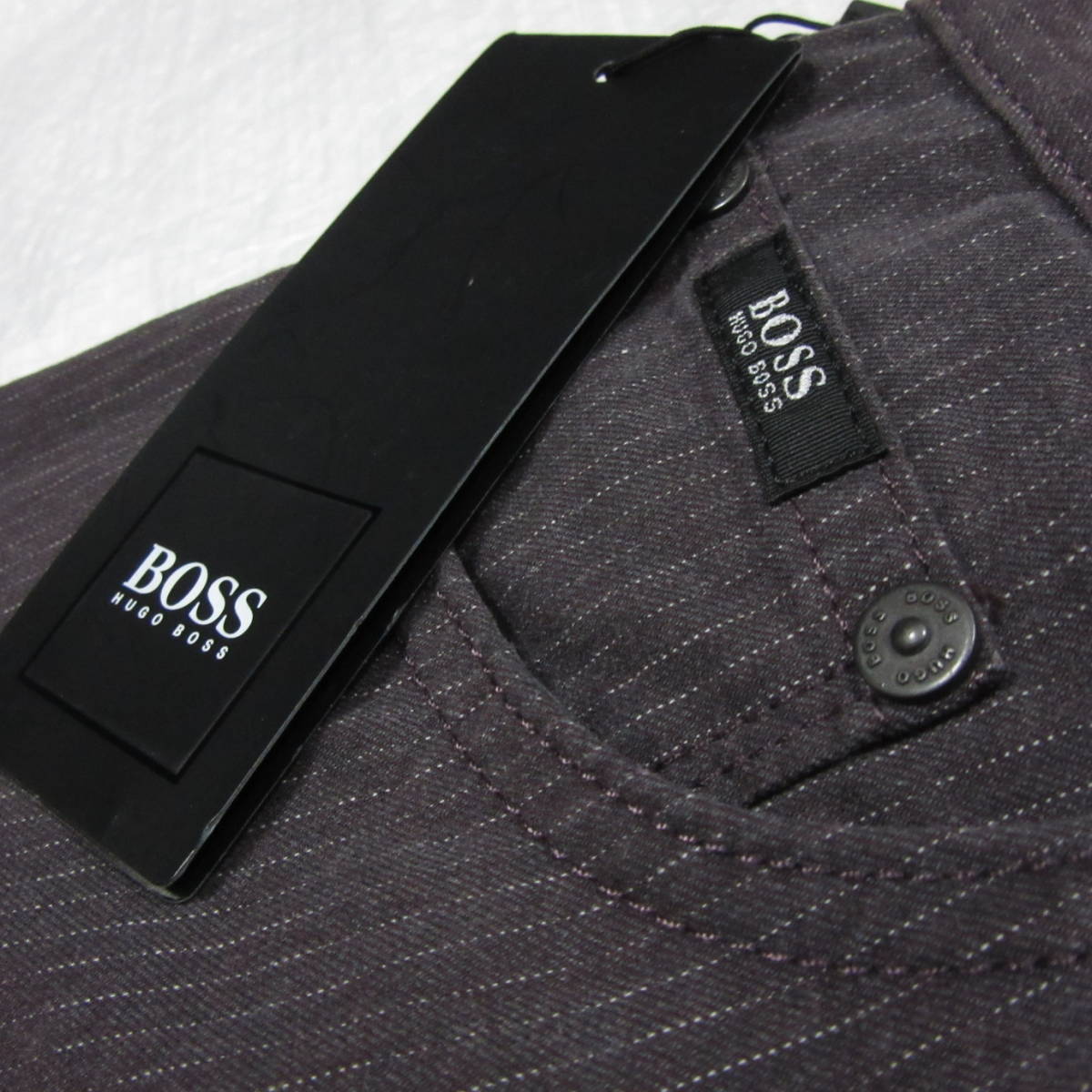 未使用タグ付き BOSS HUGO BOSS ヒューゴ・ボス 高級メンズ 美シルエット パンツ レギュラーフィット 軽量 パープル系 W30 L34  Mサイズ相当