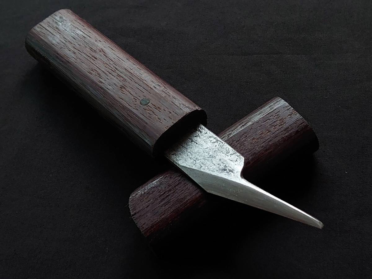 木工ナイフ カネ章 特殊形状 特殊刃物 工作ナイフ 1609 ブランド品 刃幅約21㎜ 鞘含む全長約180㎜ 細工用 刃厚約2.5㎜ 最も優遇の