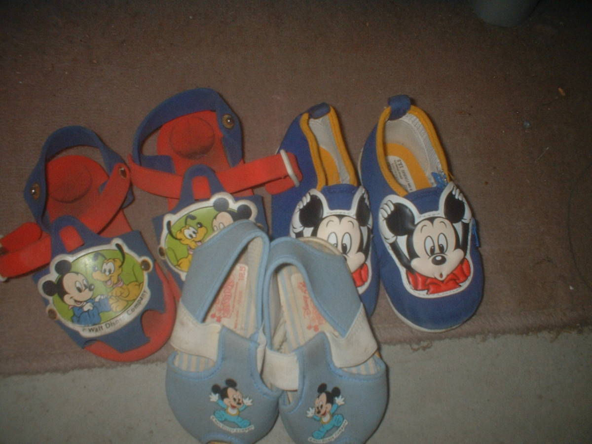  Disney shoes secondhand goods 3 pair 