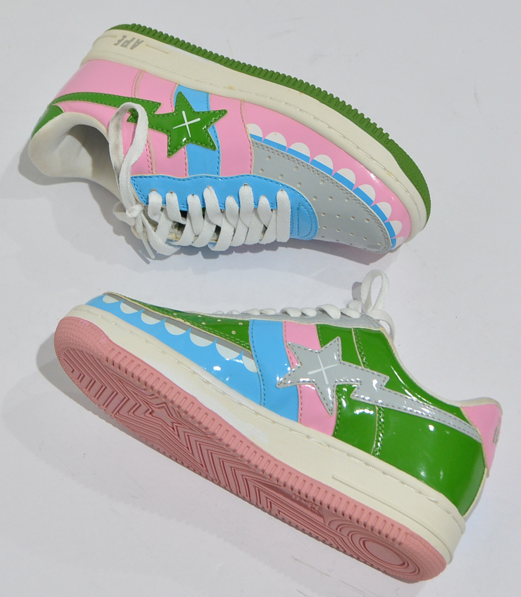 A BATHING APE ア ベイシング エイプ × KAWS カウズ BAPESTA エナメル スニーカー 23.5 Y-292315_画像2