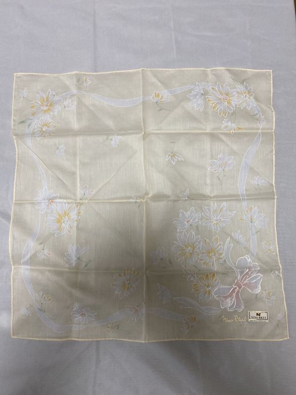 【正規品】NINA RICCI / ニナ・リッチ ハンカチ 未使用品　#bt-2607_画像3