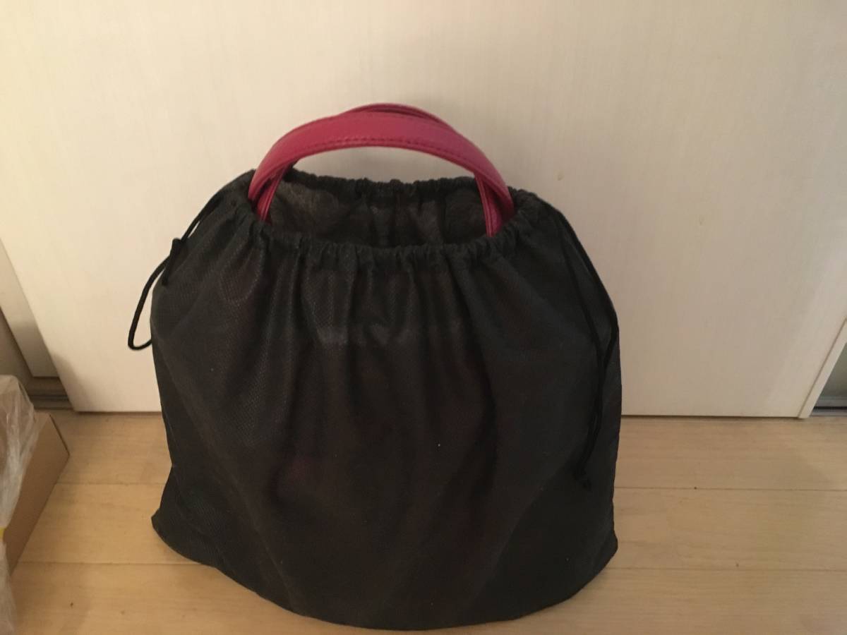 送料無料☆新品タグ付き☆オーストリッチ革のミニトート型ハンドバッグ