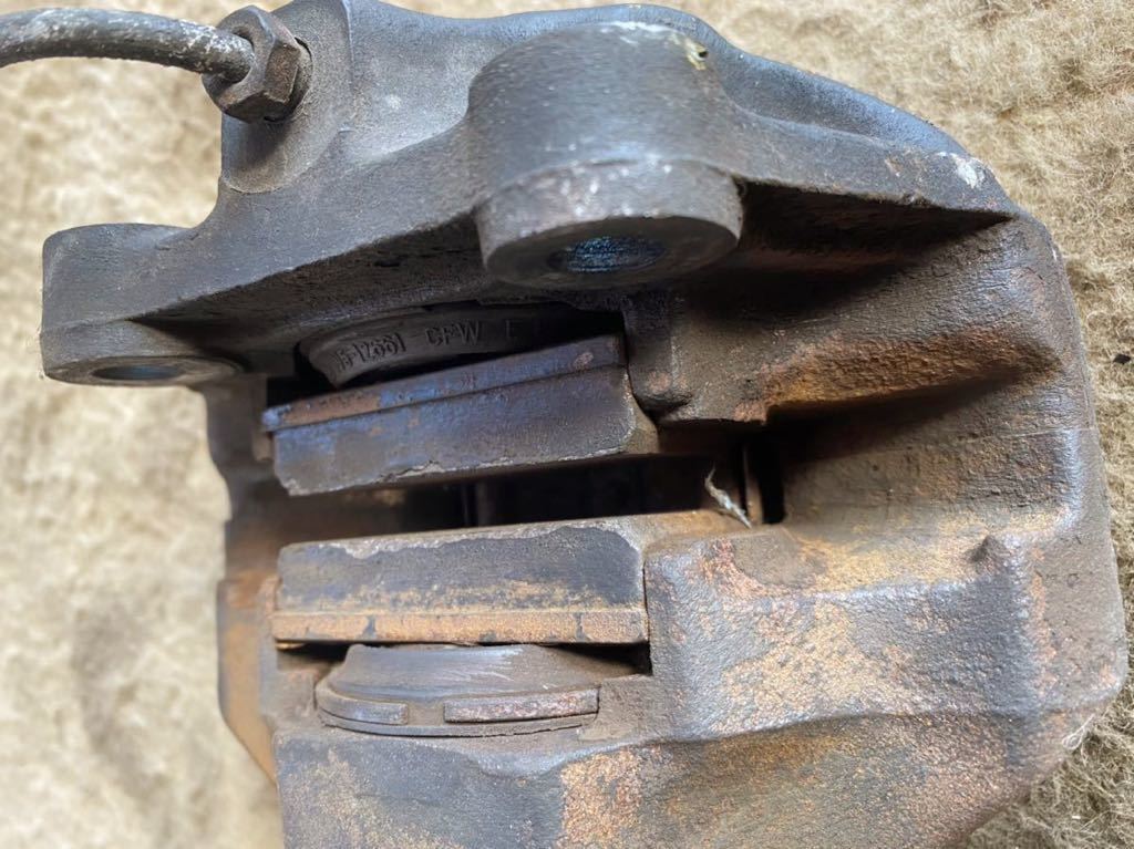BMW 2002 right front brake calipers ASSY