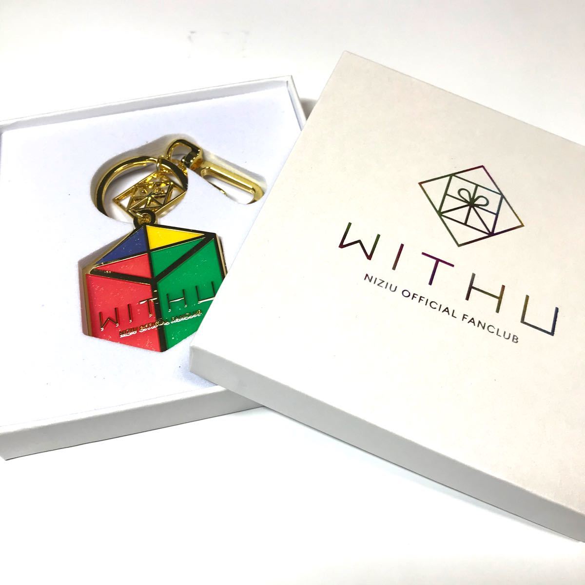 でおすすめアイテム。 NiziU Niziキューブ型キーホルダー WITHU会員ピンバッジ - アイドル
