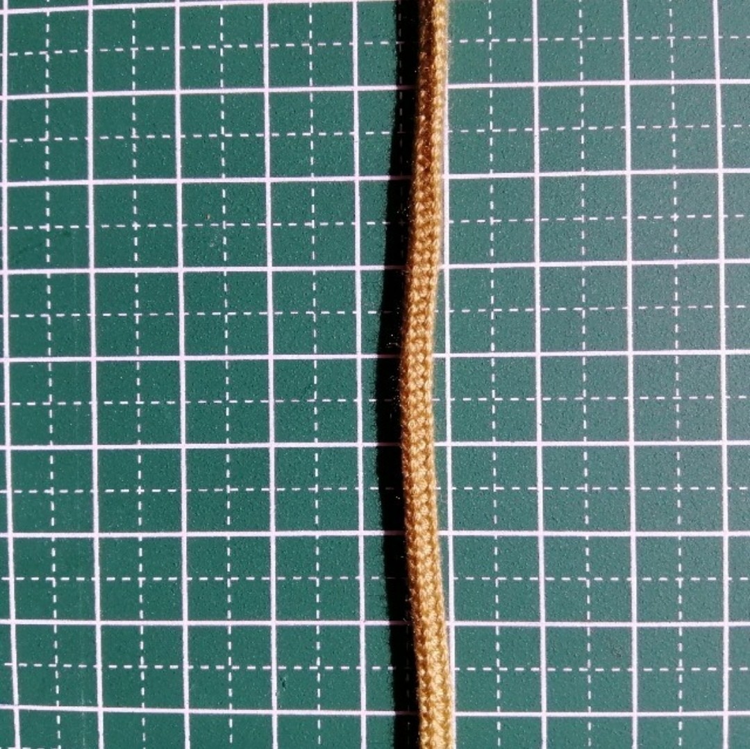 黄土色　アクリルひも　長さ 約2m　太さ約2.5mm