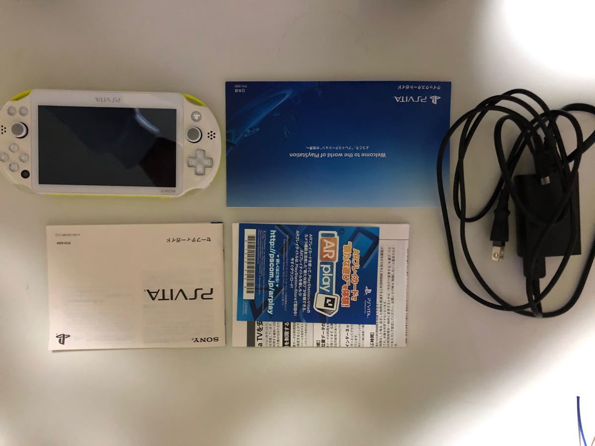 PS Vita  Wi-Fiモデル【本体】【充電器付き】 PCH-2000