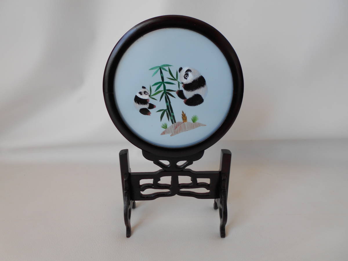 H / 蘇州 蘇繍 刺繍 両面刺繍 ガラスの刺繍 熊猫 パンダ 画の衝立 縁起物 床の間 正月 天然木材座 中国工芸品 品