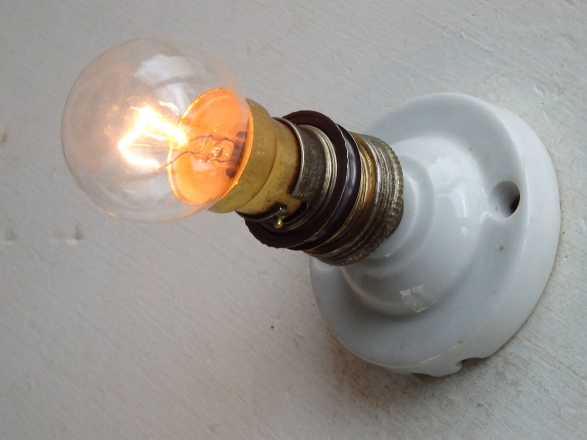 フランスアンティーク 陶器 ライト 壁付け ウォール インダストリアル アトリエ 工業系 ランプ 電気 照明 蚤の市 ブロカント　_画像1