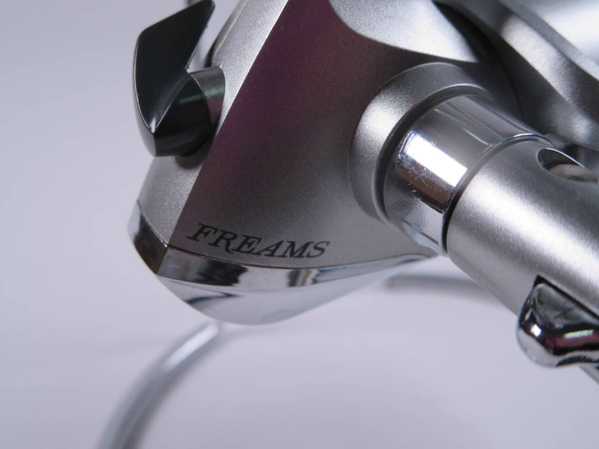 晝 【新品未使用品】 ダイワ 初代 フリームス 2000 Daiwa FREAMS スピニングリール （検 エギング 2500 カルディア ルビアス レブロス KIX_画像9