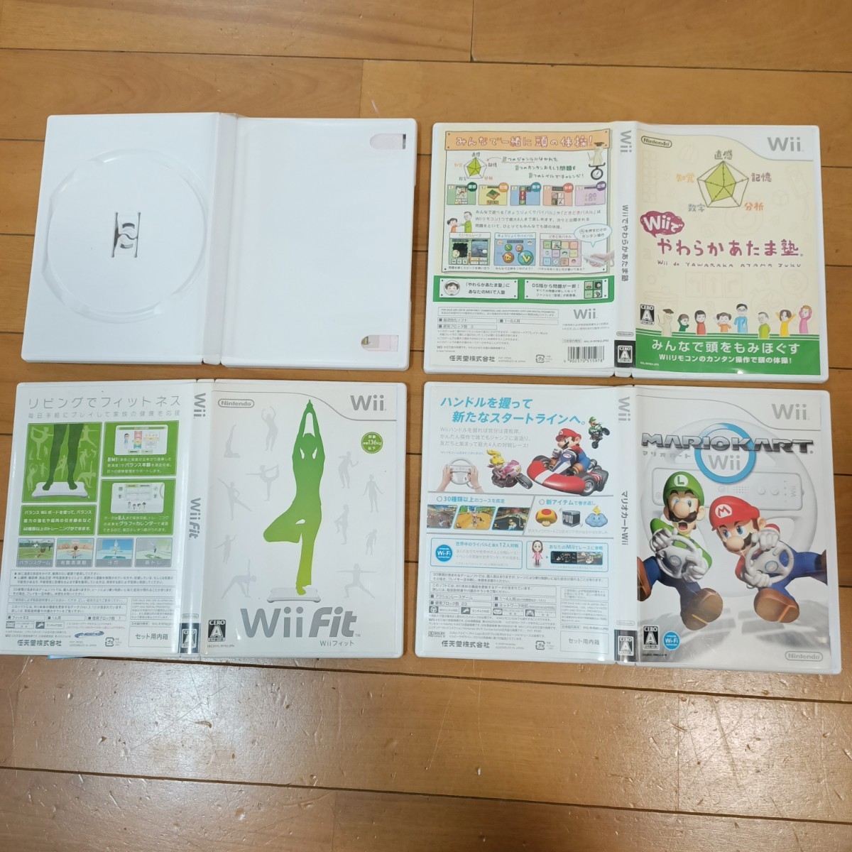 Wii 本体　Wiifit マリオカート　リモコン4個 ソフト付　動作確認済 Nintendo ソフト