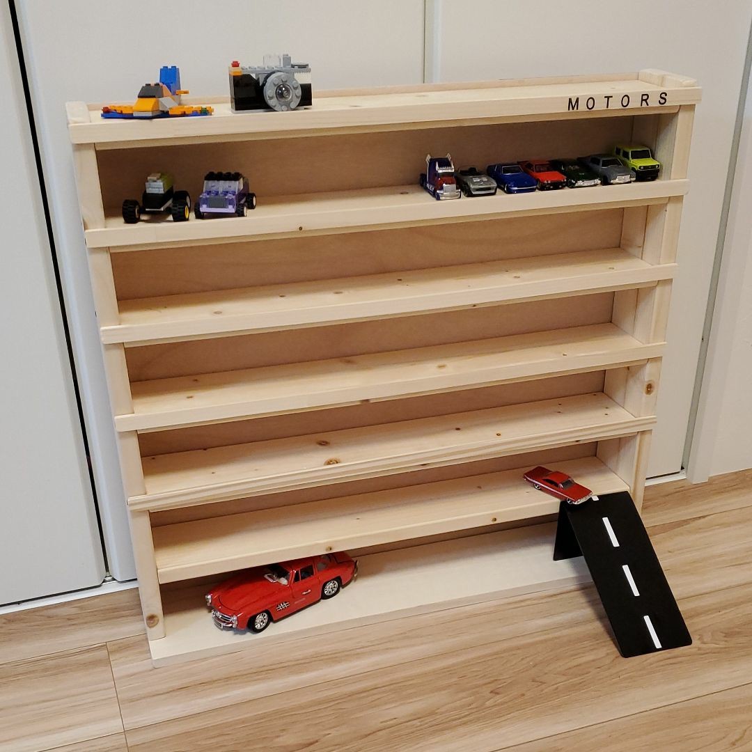 Paypayフリマ トミカ ミニカー 木製収納棚 幅60cm7段 背板付 滑り台付き Paypayフリマ トミカ ミニカー 木製収納棚 幅60cm7段 背板付 滑り台付き