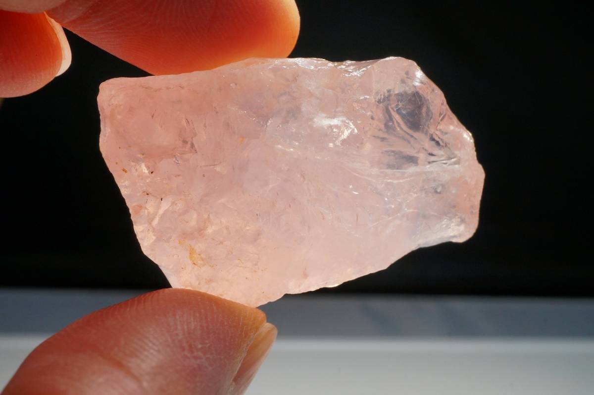30年前の在庫なので上質品!ピンクが綺麗な透明度のある上質ブラジル産ローズクォーツ原石（紅水晶）原石172ct_画像4