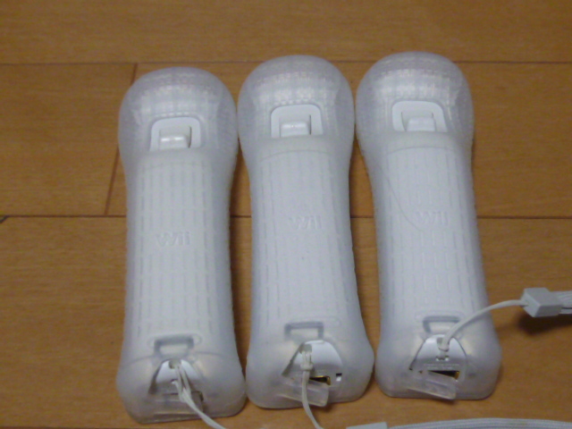 RSJ022【送料無料 即日配送 動作確認済】Wii リモコン ストラップ　ジャケット　3個セット ホワイト　白　セット　リモコンカバー