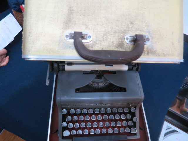 * prompt decision [ old capital Kyoto ][ English typewriter E-17] machine thing. railroad. stationery. ship . machine .