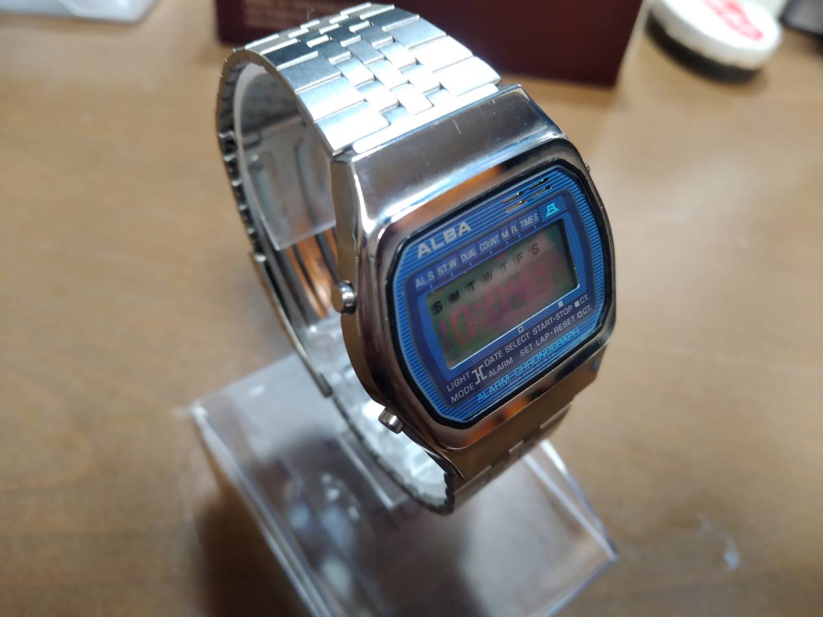 新同品 セイコー アルバ Y749-5010 デジタル 腕時計 クォーツ 稼働品 SEIKO ALBA 昭和レトロ レア ストック品 サ209