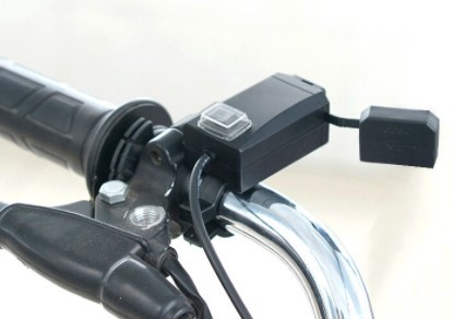 ★数量限定！USB 急速充電器 防水キャップ シンプル DIY スマホナビ 携帯電話 バイクなどに b899_画像3