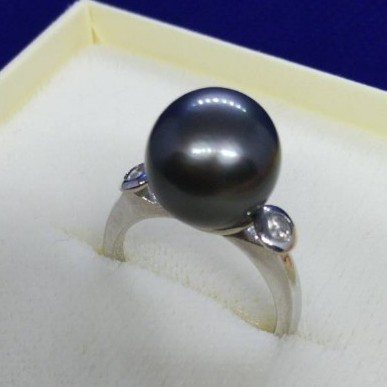 8ミリ黒真珠　両サイドダイヤモンド10号リング