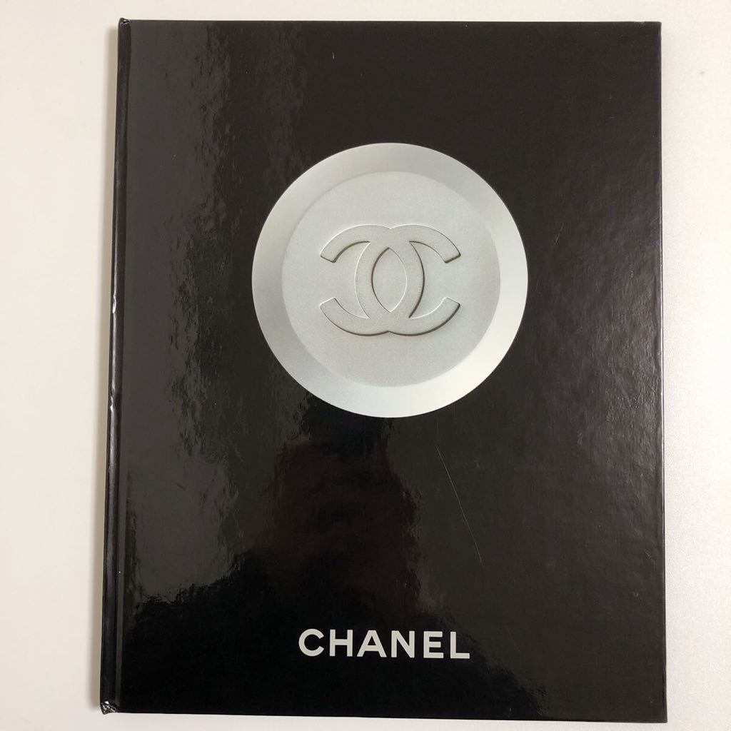 Paypayフリマ 即決 Chanel シャネル カタログ Automne Hiver 1998 1999collection 本 写真集 ヴィンテージ 希少 Karl Lagerfeld カール ラガーフェルド